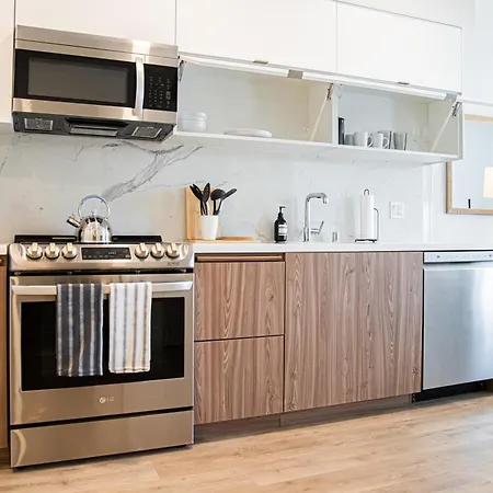 Luxury Apartment With The Hollywood Hills View